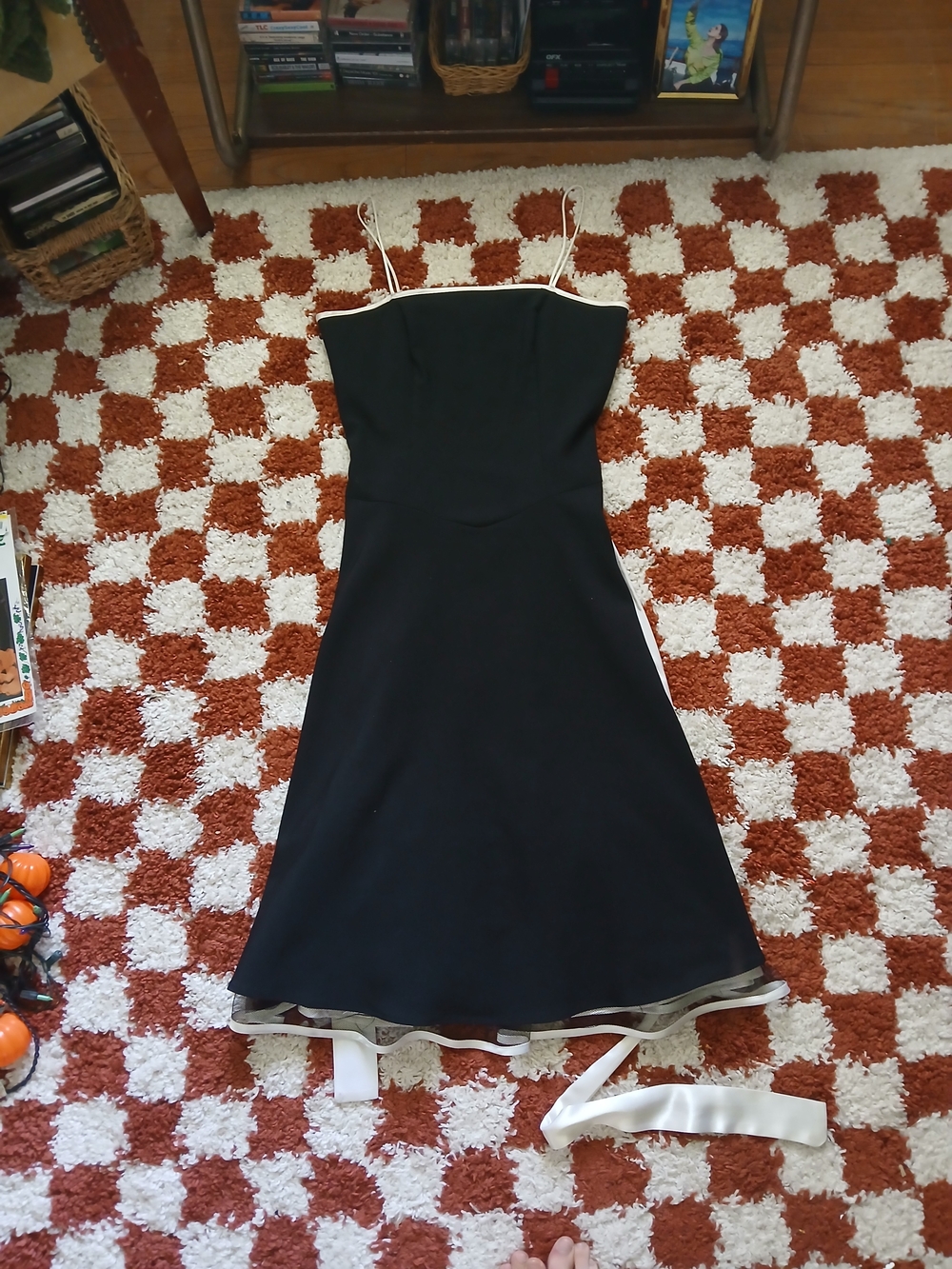 Black And White Vintage Dress - Picture 2 of 6
